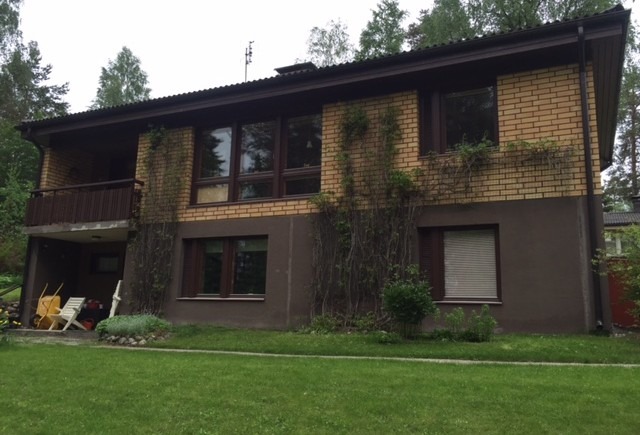 Lämpö-Valli Oy:n tyytyväinen asiakas Olli Siimes Jämsänkoskella omakotitalossa