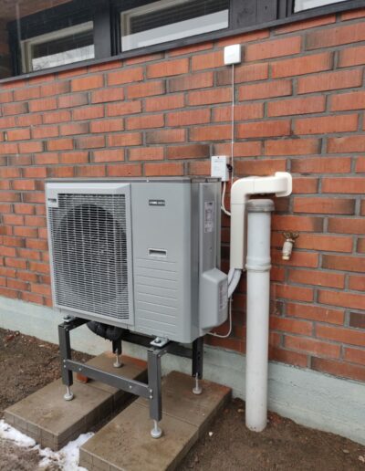 Ilmavesilämpöpumpun asennus, ulkoyksikkö