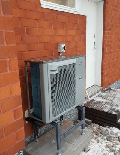 Ilmavesilämpöpumpun asennus, ulkoyksikkö