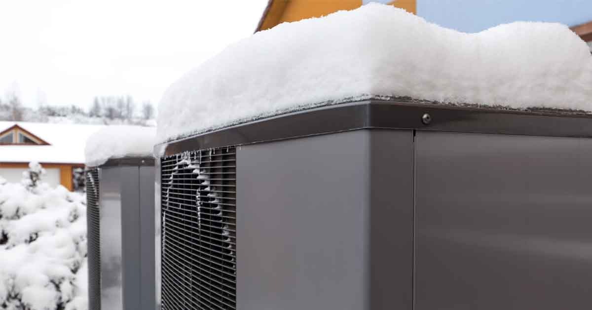 Miten ilmavesilämpöpumppu toimii pakkasella? Kaksi ulkoyksikköä talvella