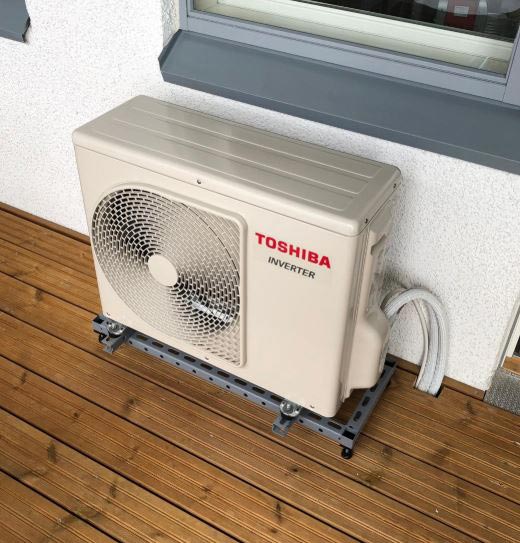 Ilmalämpöpumpun asennus, ulkoyksikön asennus parvekkeelle