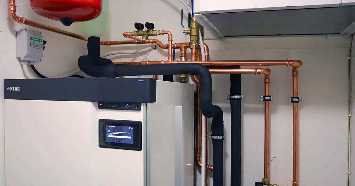 Miten maalämpö toimii? Kuvassa maalämpöpumppu.